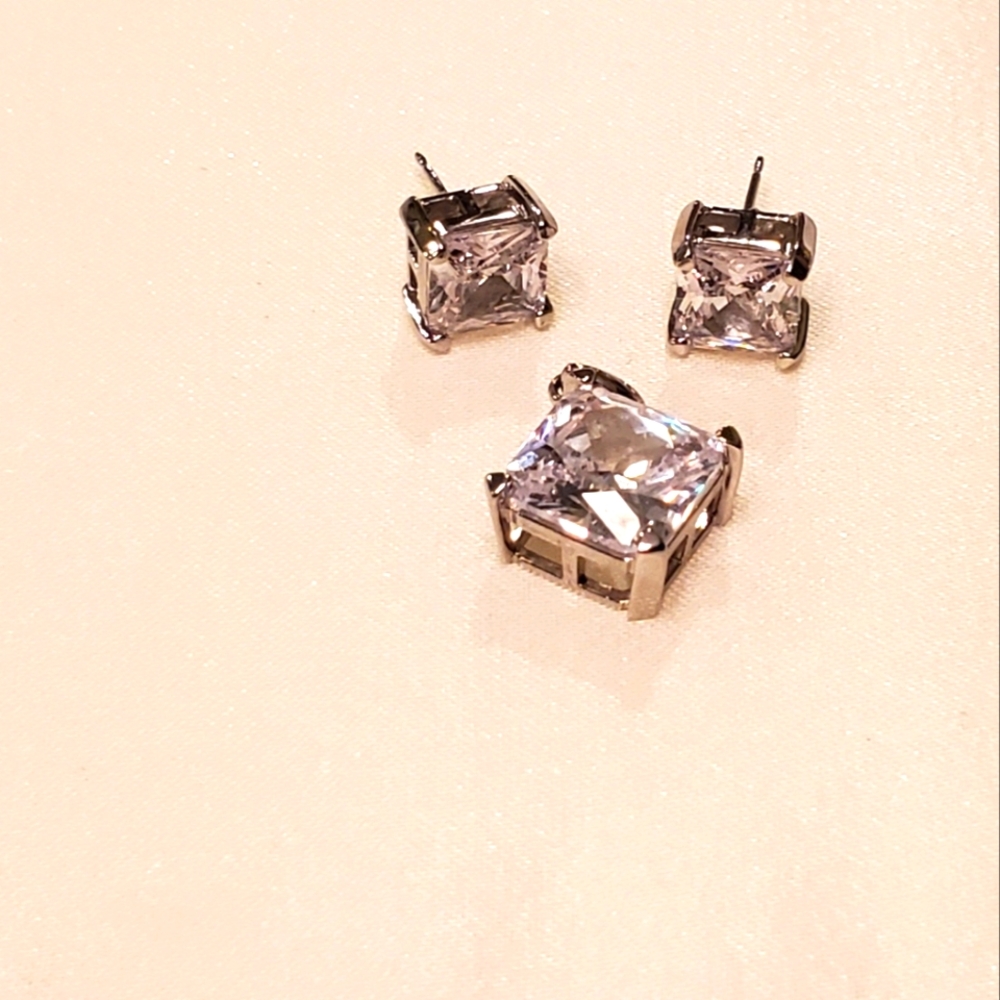 SWAROVSKI EARRINGS AND PENDENT